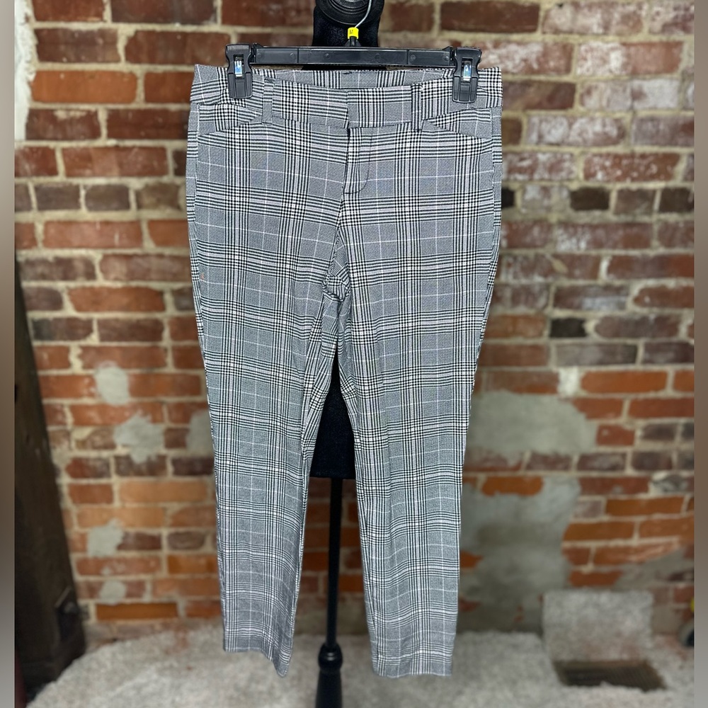 Old Navy Gray Pink Plaid Pixie Pants
